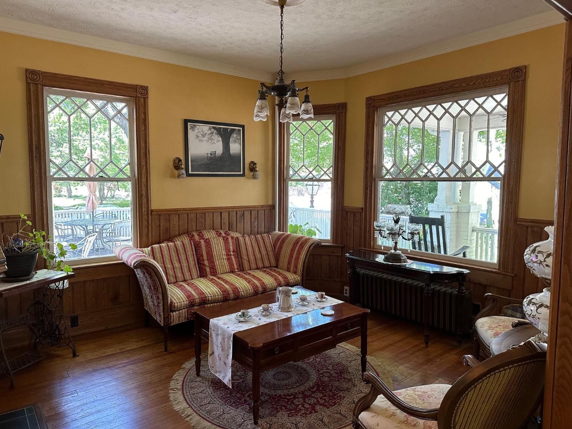 The Charleston Inn Hendersonville Nc Екстер'єр фото