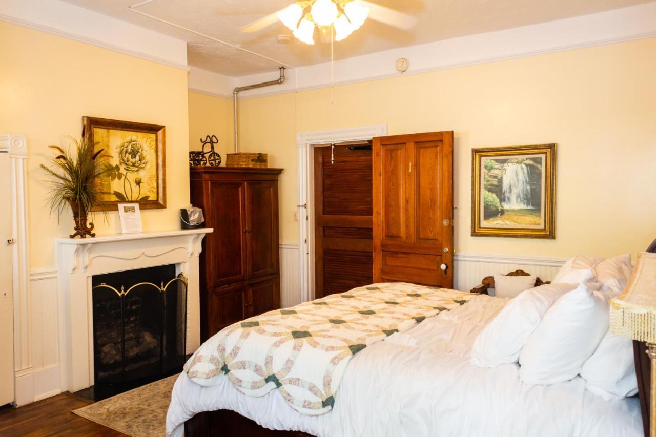 The Charleston Inn Hendersonville Nc Екстер'єр фото